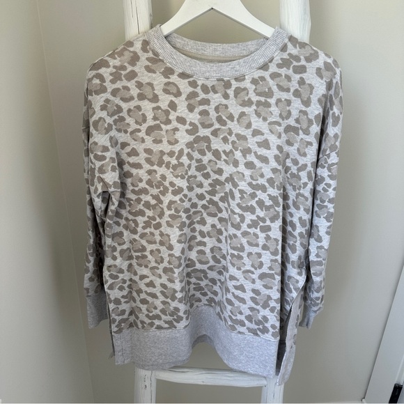 Aerie Gray Crew Neck Oversized Sweatshirt  with Leopard Print Size Small - Picture 1 of 10